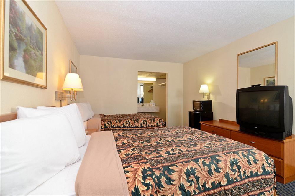 Days Inn & Suites By Wyndham Rocky Mount Golden East Exterior photo