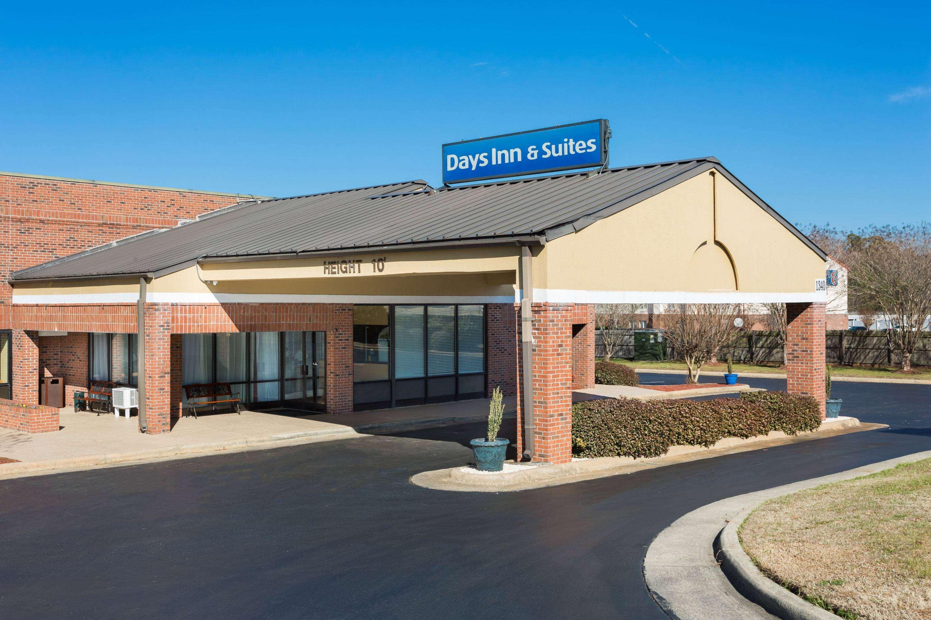Days Inn & Suites By Wyndham Rocky Mount Golden East Exterior photo
